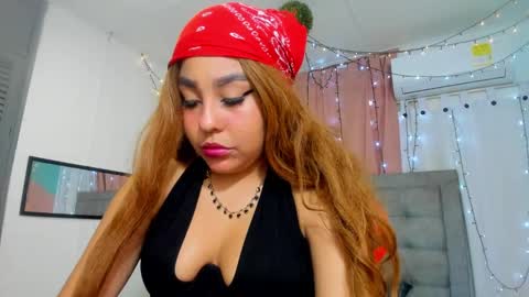 Snapshot of salome_domi chatting on 02/15/25, 08:01 salome online show from 02/15/25, 08:01