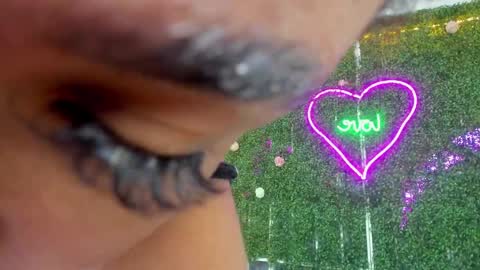 Snapshot of salome_domi chatting on 02/19/25, 06:43 salome online show from 02/19/25, 06:43