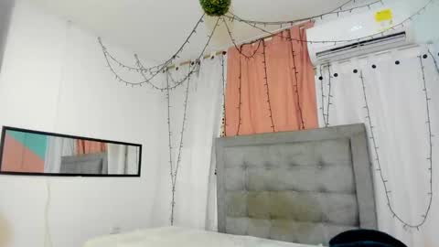 Snapshot of salome_domi chatting on 02/22/25, 12:38 salome online show from 02/22/25, 12:38