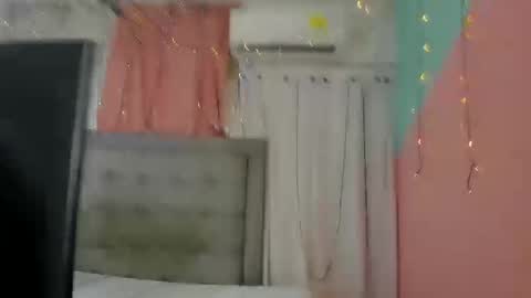 Snapshot of salome_domi chatting on 09/20/25, 04:19 salome online show from 09/20/25, 04:19