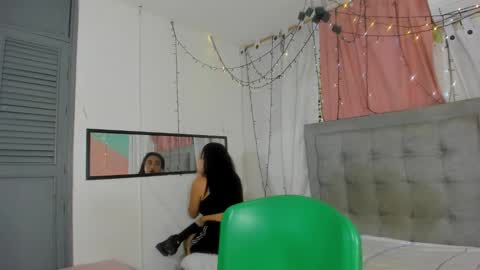 Snapshot of salome_domi chatting on 09/28/25, 02:55 salome online show from 09/28/25, 02:55