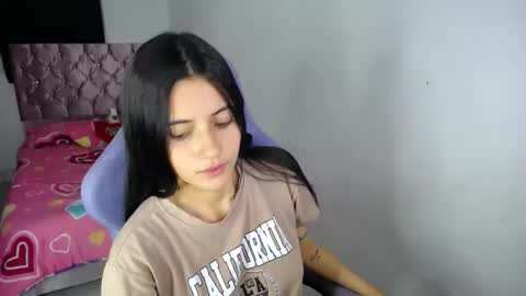 Snapshot of salome_fox4 chatting on 10/25/25, 12:40 salome online show from 10/25/25, 12:40