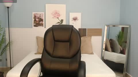 Snapshot of salome_veles chatting on 06/22/26, 06:49 salome_veles online show from 06/22/26, 06:49