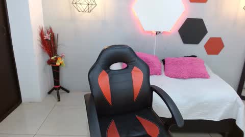 martina online show from 02/19/25, 03:28