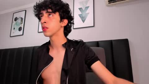 Snapshot of salvatore_monterey chatting on 02/13/25, 06:05 salvatore online show from 02/13/25, 06:05