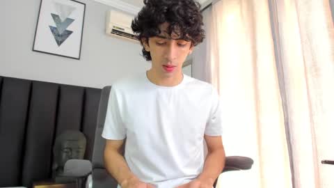 Snapshot of salvatore_monterey chatting on 02/25/25, 01:39 salvatore online show from 02/25/25, 01:39