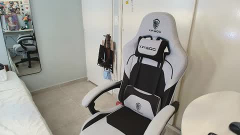 salvatore_montt online show from 11/29/25, 06:44