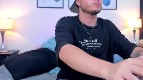 Salvatore  online show from 11/03/25, 04:36