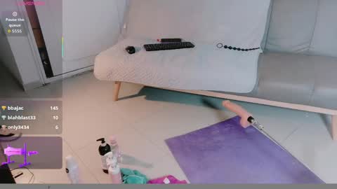 saly_moon1 online show from 05/06/26, 12:41