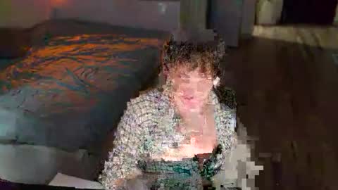 Snapshot of sam_garcia_ chatting on 10/26/25, 02:17 sunhine online show from 10/26/25, 02:17