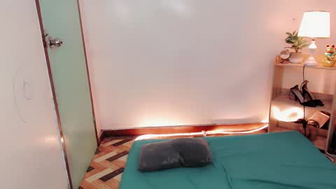 Snapshot of sam_mitinair chatting on 12/13/24, 08:15 sam online show from 12/13/24, 08:15