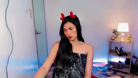 Snapshot of sam_mitinair chatting on 12/23/24, 05:32 sam online show from 12/23/24, 05:32