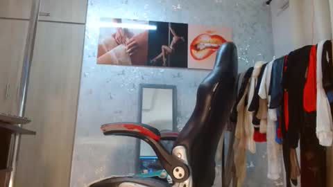 Snapshot of samanta_brownn_ chatting on 05/17/26, 11:28 samanta online show from 05/17/26, 11:28