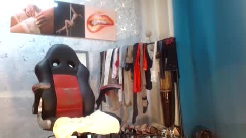 Snapshot of samanta_brownn_ chatting on 06/11/26, 10:57 samanta online show from 06/11/26, 10:57