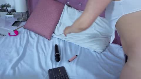 Samanta online show from 10/31/25, 04:57