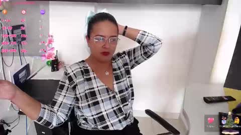 Snapshot of samanta_owen chatting on 12/29/24, 03:13 SAMANTA OWEN online show from 12/29/24, 03:13