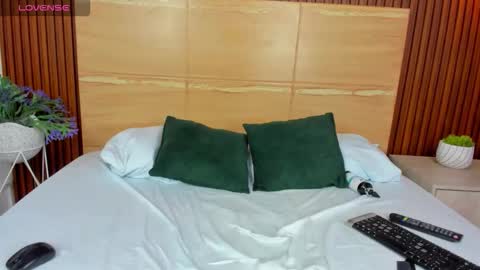 S A M A N T H A online show from 12/14/25, 07:58