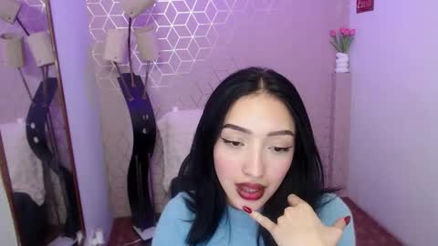 Snapshot of samantha_riot chatting on 11/07/25, 01:05 Samantha online show from 11/07/25, 01:05