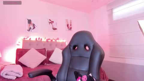 Snapshot of samantha_spike chatting on 01/18/26, 06:55 Samantha online show from 01/18/26, 06:55