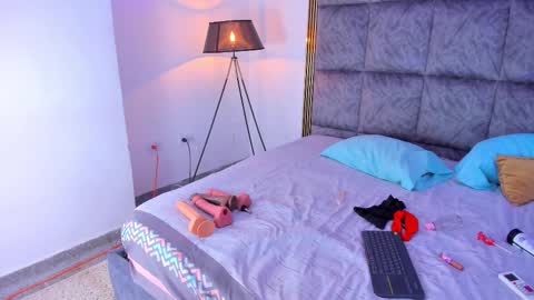 Samantha online show from 12/14/25, 04:29