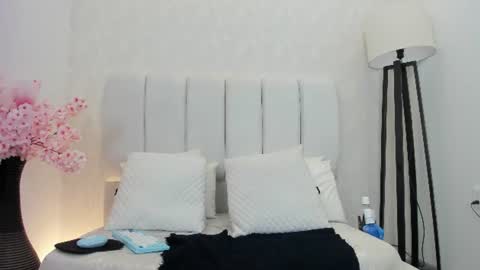 Snapshot of samanthaa_hill chatting on 08/03/26, 12:43 . Samantha . online show from 08/03/26, 12:43