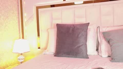 samanthaa_sm online show from 10/22/25, 11:32