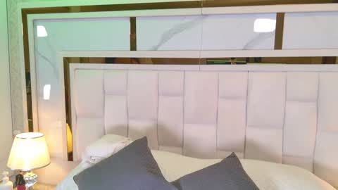 samanthaa_sm online show from 12/22/25, 12:02