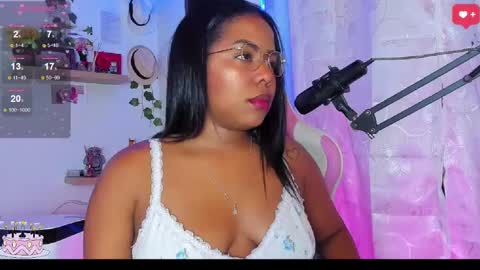 Snapshot of samanthabloom570089 chatting on 03/07/25, 01:42 Samantha Bloom online show from 03/07/25, 01:42