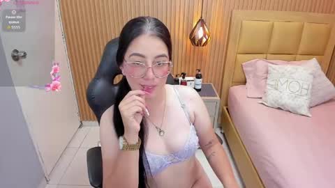 Snapshot of samanthafiore1 chatting on 04/23/26, 08:00 online show from 04/23/26, 08:00