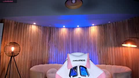 Samantha Klein online show from 02/19/25, 03:39