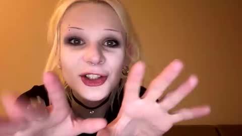 Samantha online show from 04/21/26, 04:23