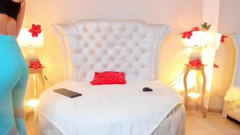Snapshot of samanthamorelli chatting on 02/06/26, 12:30 Sam online show from 02/06/26, 12:30