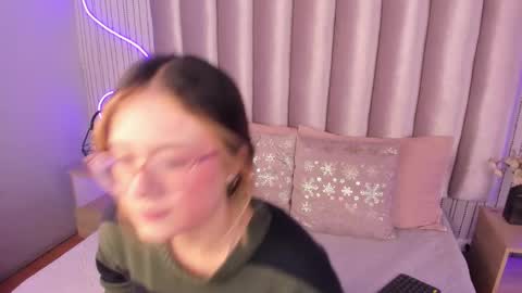 Snapshot of samanthapeachs chatting on 10/27/25, 11:58 Alejandra online show from 10/27/25, 11:58