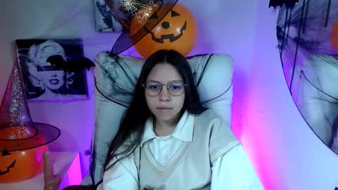 Snapshot of samantharoldan chatting on 10/14/25, 02:29 Samantha online show from 10/14/25, 02:29