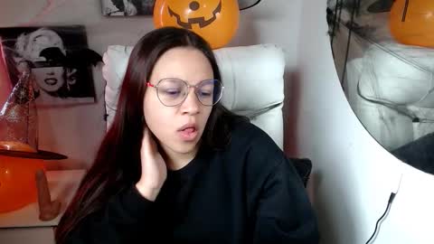 Snapshot of samantharoldan chatting on 10/15/25, 03:34 Samantha online show from 10/15/25, 03:34