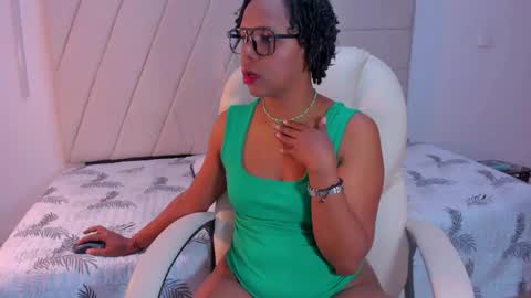 samaraa_smith1 online show from 04/18/26, 12:20