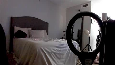 Yaya online show from 10/20/25, 12:55