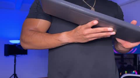 Snapshot of samdornan chatting on 12/22/24, 02:06 Sam Dornan online show from 12/22/24, 02:06