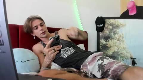 Snapshot of samgorgeous chatting on 09/11/25, 05:18 Fansly - Top4fans online show from 09/11/25, 05:18