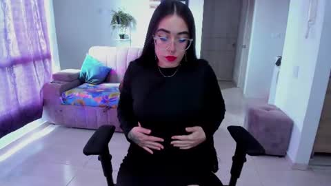 Snapshot of samismith77 chatting on 07/12/26, 03:36 SARA online show from 07/12/26, 03:36