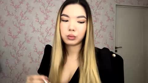 Snapshot of sammiesilvis chatting on 02/17/26, 07:16 Elina online show from 02/17/26, 07:16