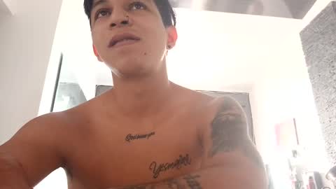 Snapshot of sammy_and_mike_ls chatting on 01/26/25, 08:02 Sophie y Mark online show from 01/26/25, 08:02