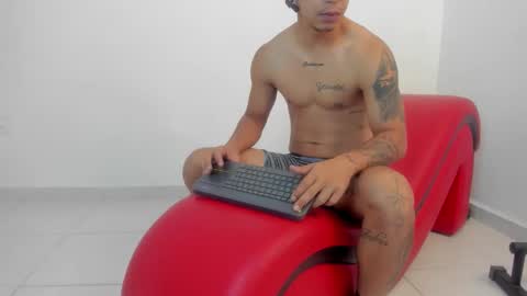 Snapshot of sammy_and_mike_ls chatting on 01/18/26, 11:03 Sophie y Mark online show from 01/18/26, 11:03