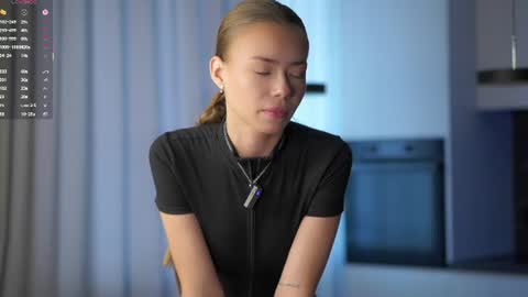 Snapshot of sammymally chatting on 07/13/26, 12:24 Vivienne online show from 07/13/26, 12:24