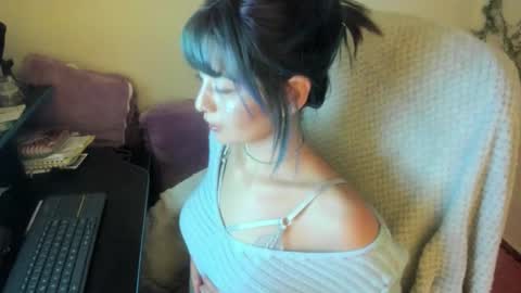   online show from 11/23/25, 07:41