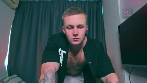 Snapshot of samuel_andrew chatting on 02/25/25, 01:41 Samuel online show from 02/25/25, 01:41