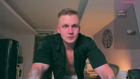 Snapshot of samuel_andrew chatting on 09/27/25, 03:22 Samuel online show from 09/27/25, 03:22