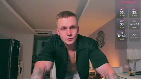 Snapshot of samuel_andrew chatting on 10/16/25, 02:56 Samuel online show from 10/16/25, 02:56