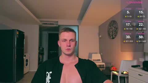 Snapshot of samuel_andrew chatting on 10/20/25, 02:56 Samuel online show from 10/20/25, 02:56