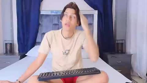 Snapshot of samuel_sincee chatting on 01/21/25, 03:15 Samuel Sincee online show from 01/21/25, 03:15